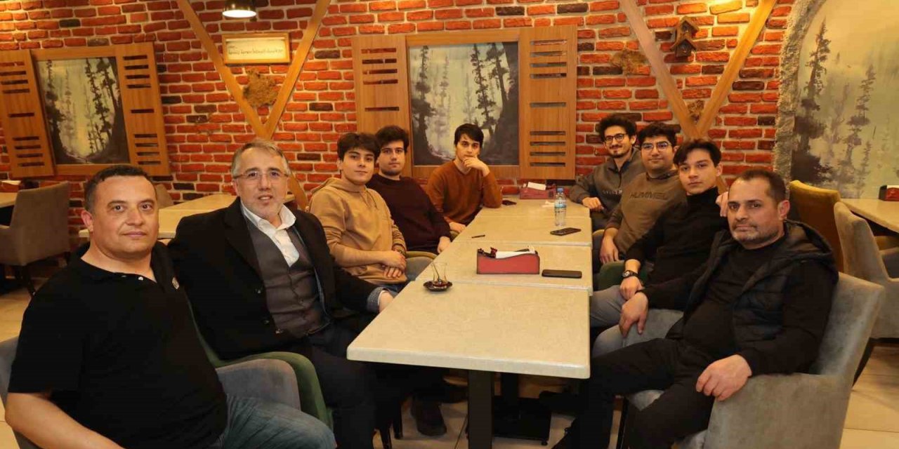 Başkan Savran, gençlerle bir araya geldi