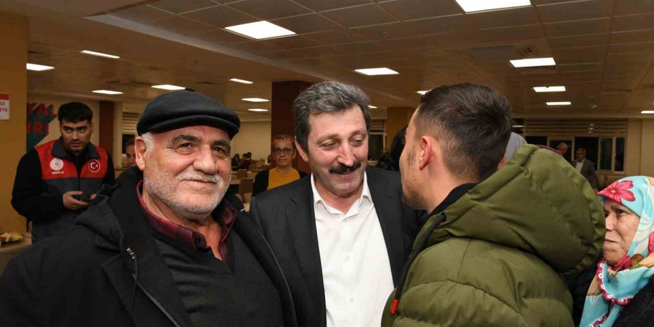 Vali Tavlı depremzedeler ile iftarda bir araya geldi