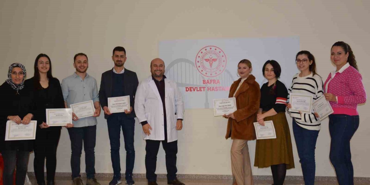 Yoğun bakım hemşireleri sertifikalarını aldı