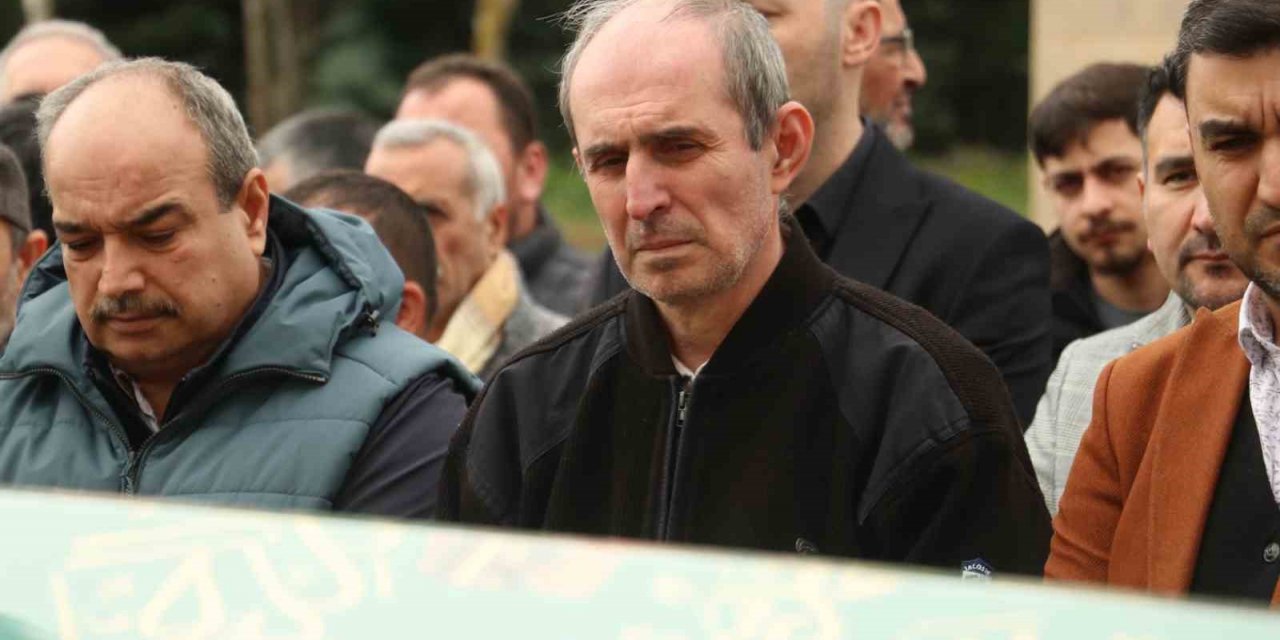 Trafik kazasında kaybettiği oğlunu toprağa veren acılı babadan yürek yakan sözler