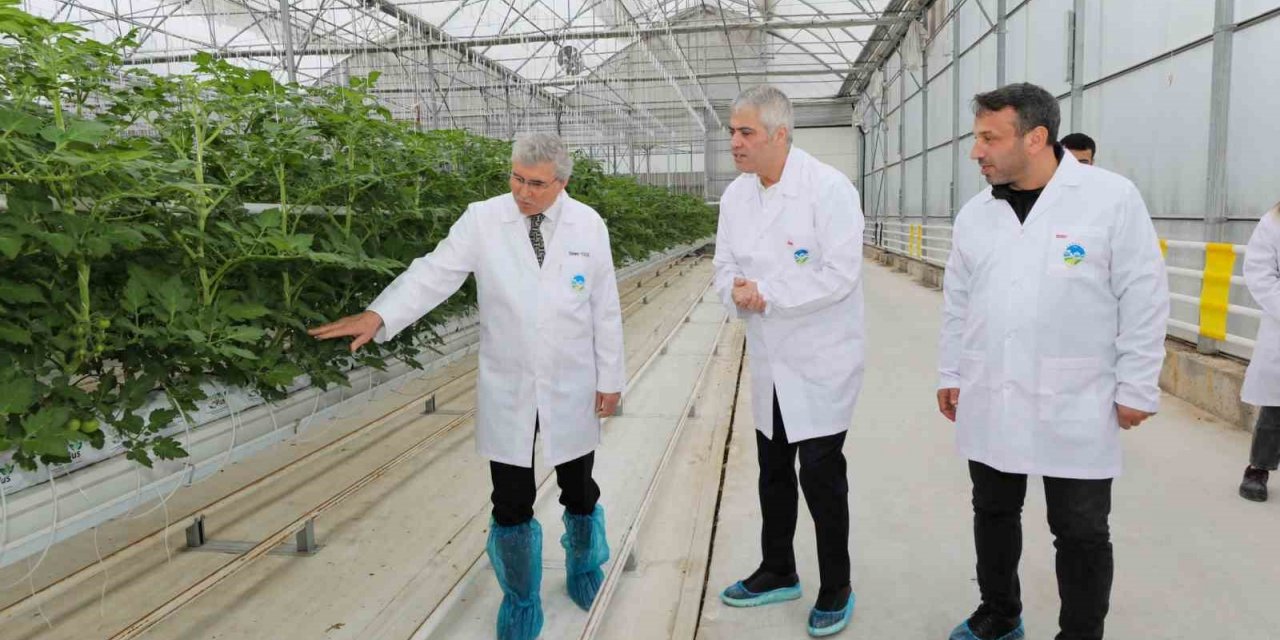 Başkan Yüce, Cengiz Kurtoğlu’na projeleri tanıttı