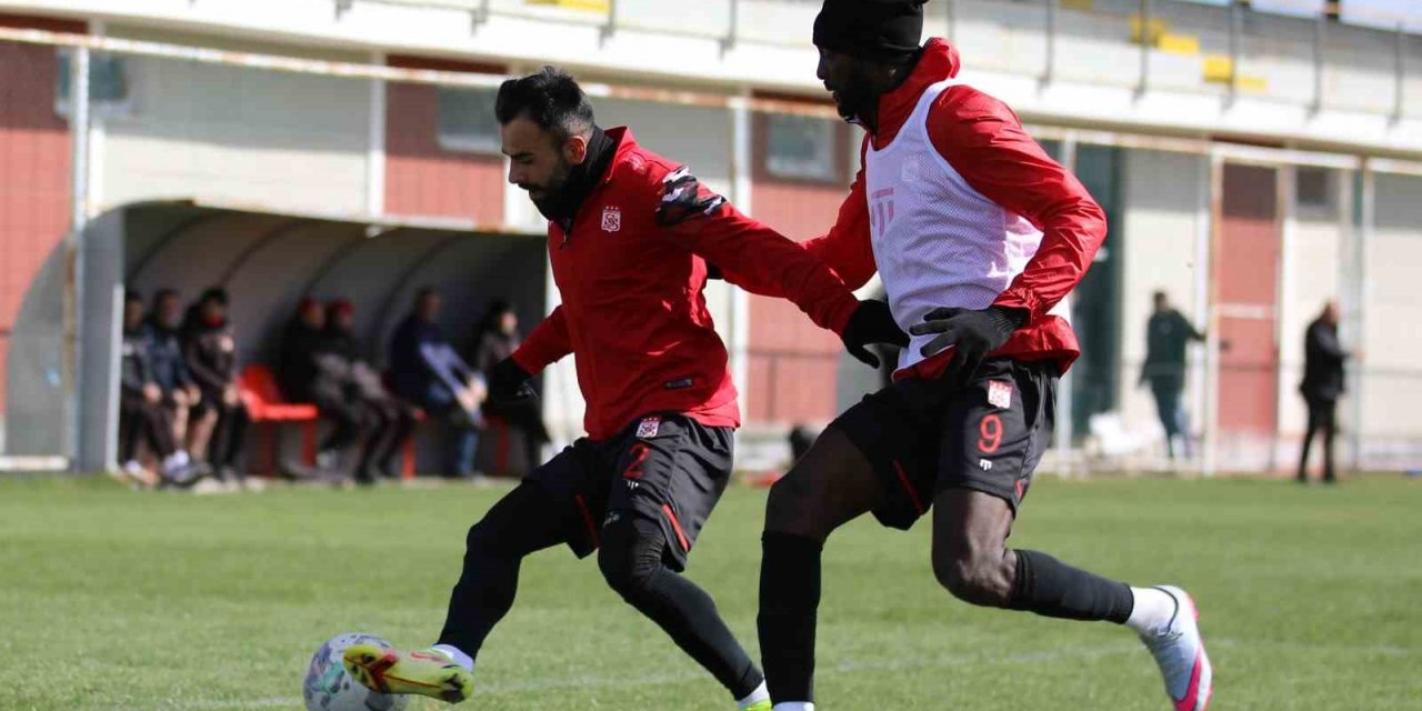 Sivasspor antrenman maçı yaptı