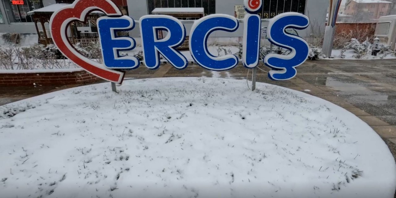 Erciş’te Mart ayı karlı bitti