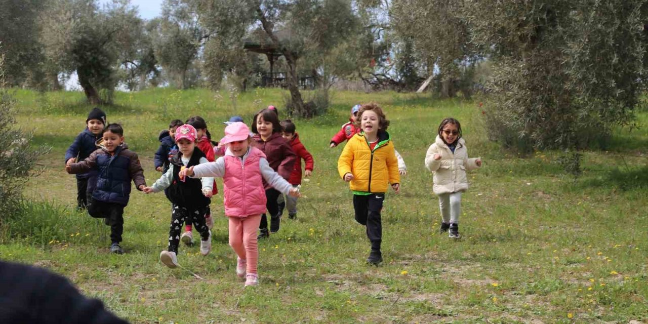 Efeler’in minikleri Orman Haftası’nı doğayla iç içe kutladı