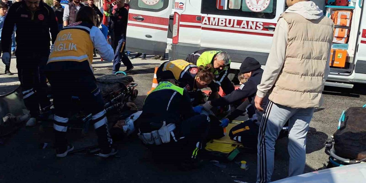 Söke’de motosiklet ve otomobil çarpıştı: 2 yaralı