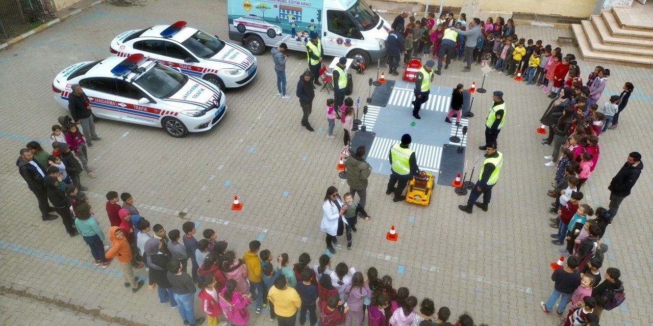 Öğrenciler trafik kurallarını eğlenerek öğrendi