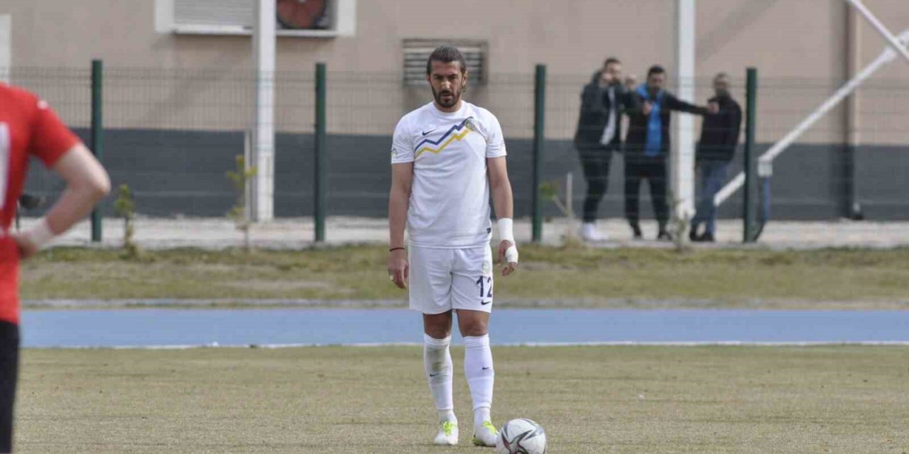 Talasgücü’nde Ahmet Şahbaz gollerini frikikten atıyor