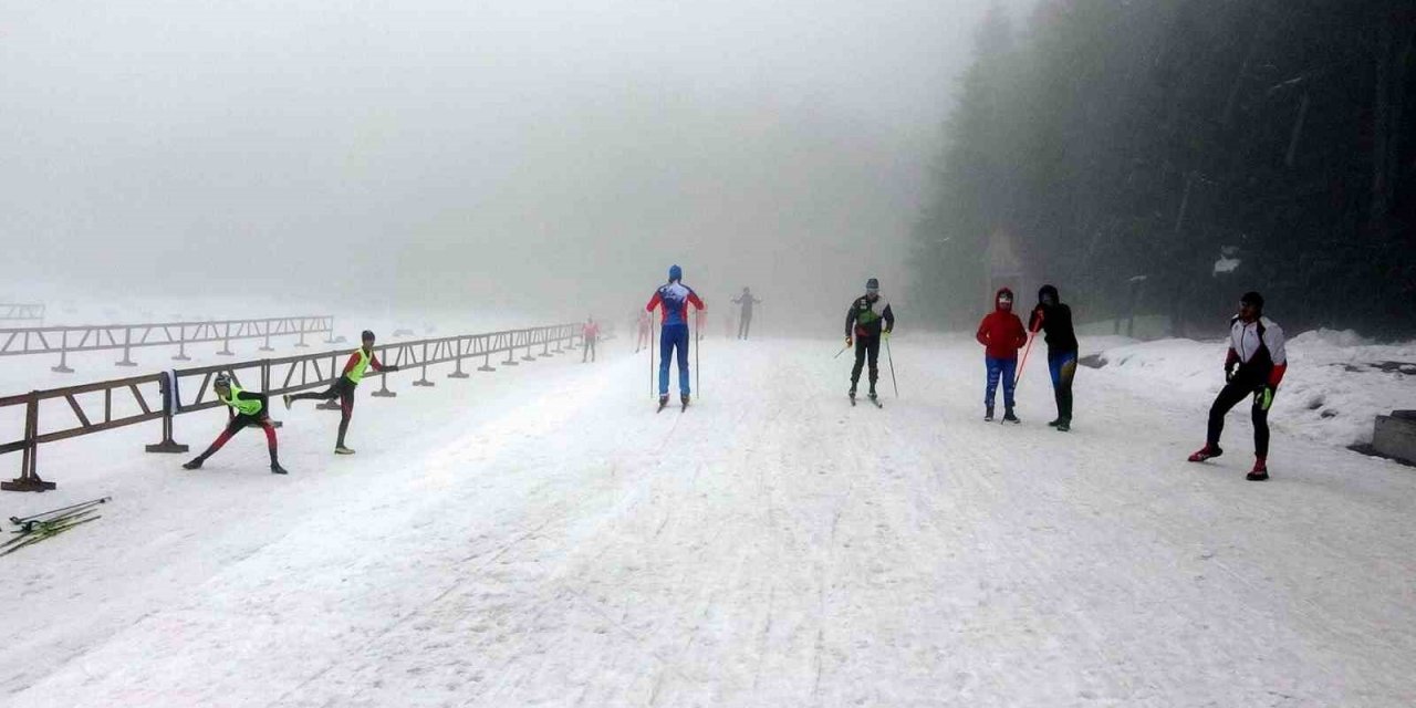 Kayaklı koşuda Erzincanlı sporculardan ikincilik ve üçüncülük kupası