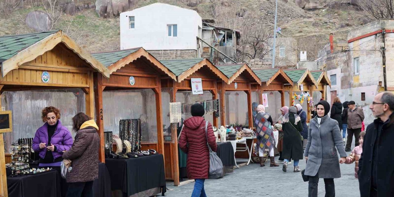 Bu pazar, maharetli eller günü