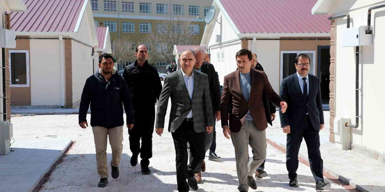 Konya Valisi Özkan ve Başkan Kılca'dan, depremzede aileler için kurulan Karatay Konukevi’nde inceleme