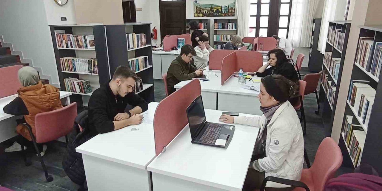 Bursa’da deniz manzarası eşliğinde ders çalışma imkanı