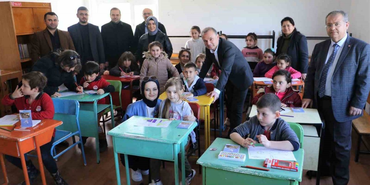 Hastaneden okula kitap bağışı