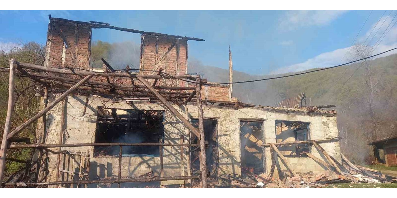 Uykuda yangına yakalandı, ikinci kattan atlayarak canını kurtardı