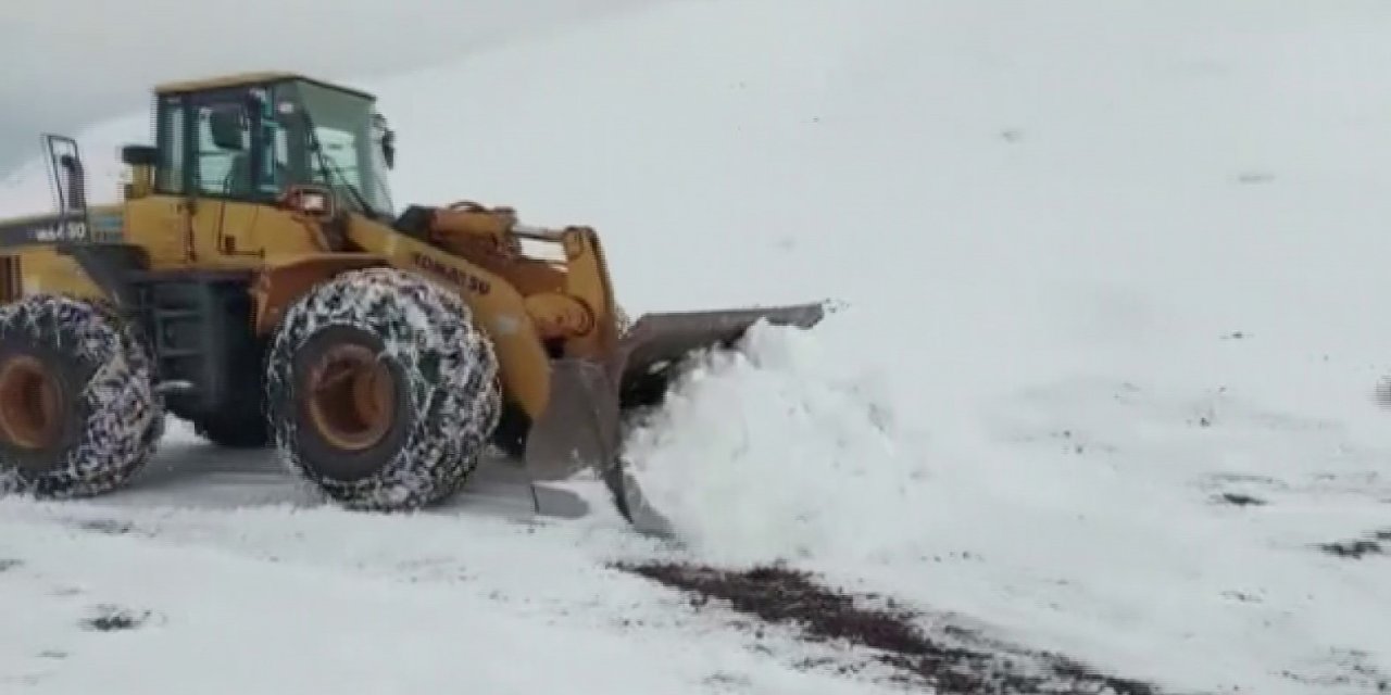Siirt’te kar nedeniyle kapanan grup köy yolları ulaşıma açıldı