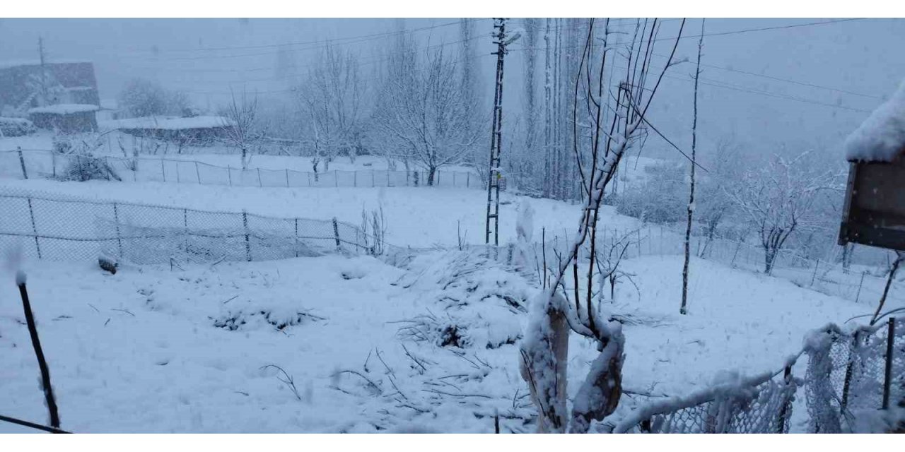 Batman’da etkili olan kar yağışı köy ve mezra yollarını ulaşıma kapattı