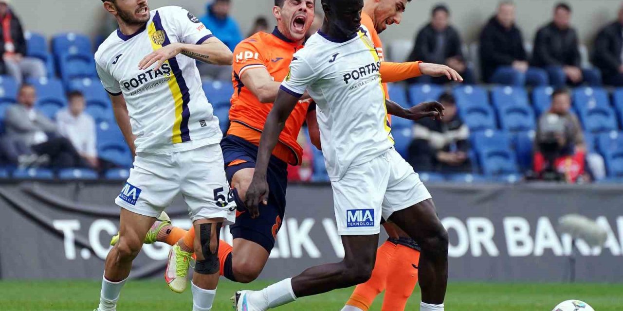 Spor Toto Süper Lig: Başakşehir: 1 - MKE Ankaragücü: 0 (İlk yarı)