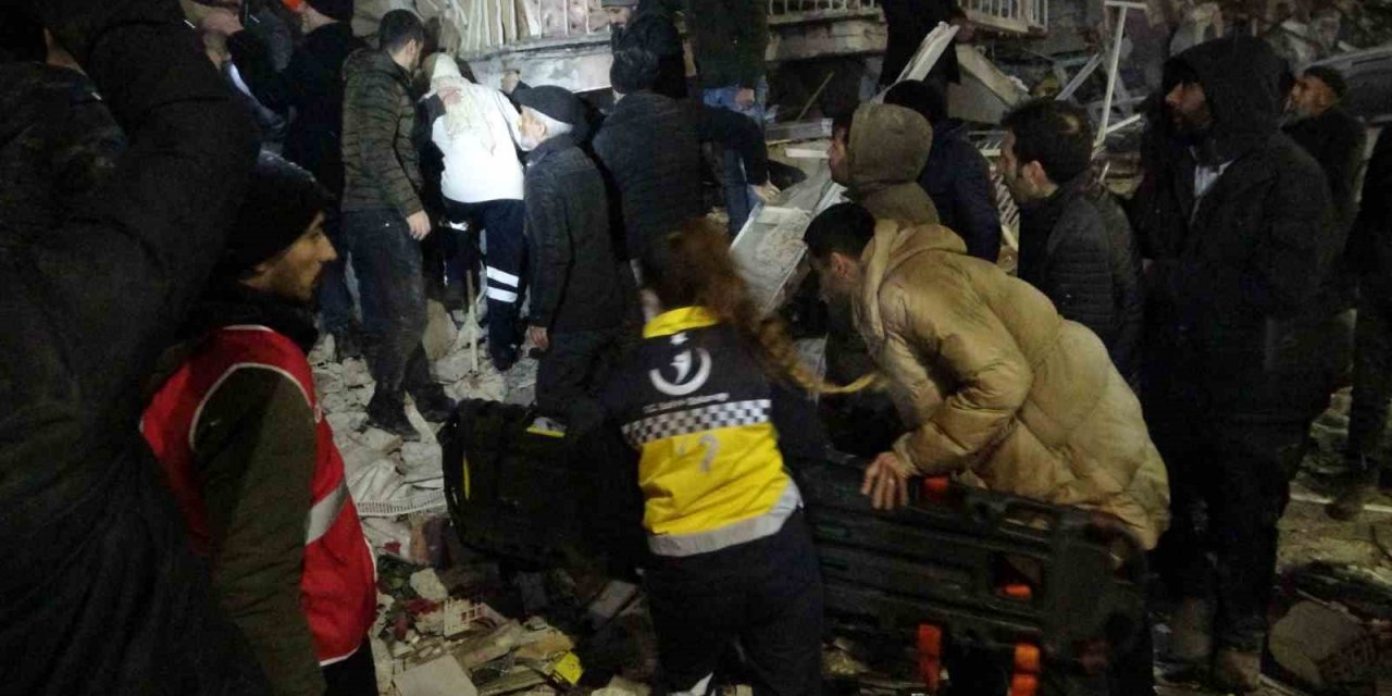 Malatya’da onlarca kişiye mezar olan iki binanın enkazı kaldırıldı