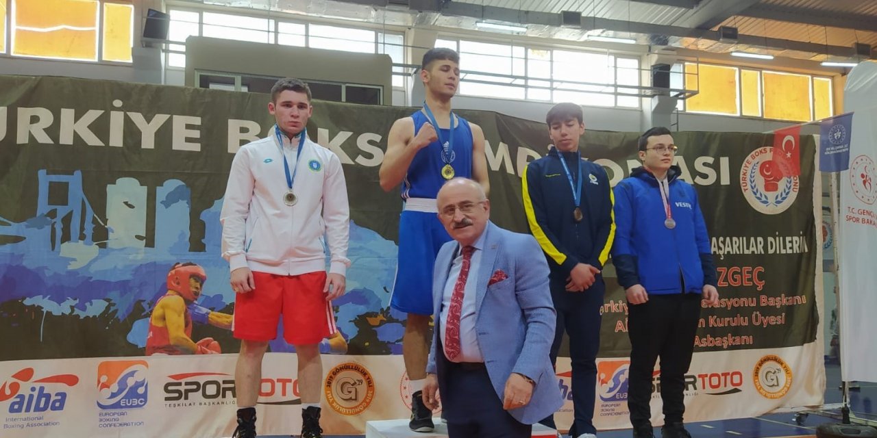 Bursa Büyükşehir Belediyesporlu boksörlerden başarı