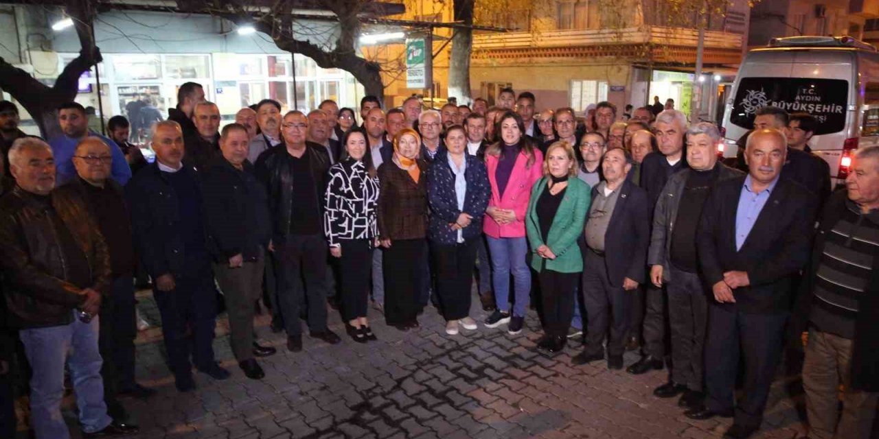 Aydın Büyükşehir Belediyesi kentin birçok noktasında iftar sofraları kuruyor