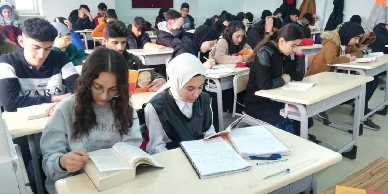 Kozluk’ta kitap okuma seferberliği vatandaşlar tarafından ilgiyle karşılandı