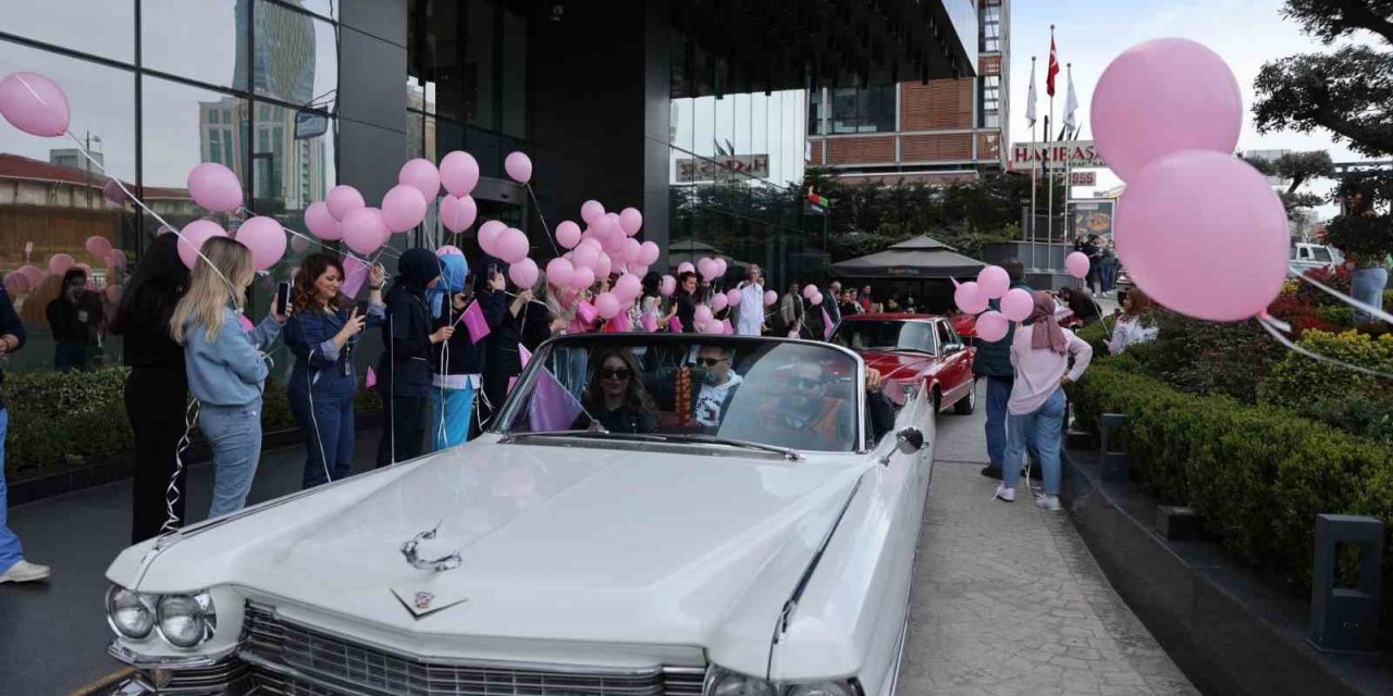 Klasik otomobil tutkunları kanserde erken teşhise dikkat çekmek için yola çıktı