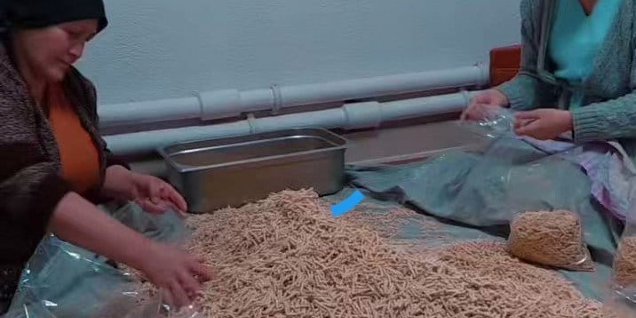 Afyonlu kadınlardan depremzedelere 2 ton erişte yolladı