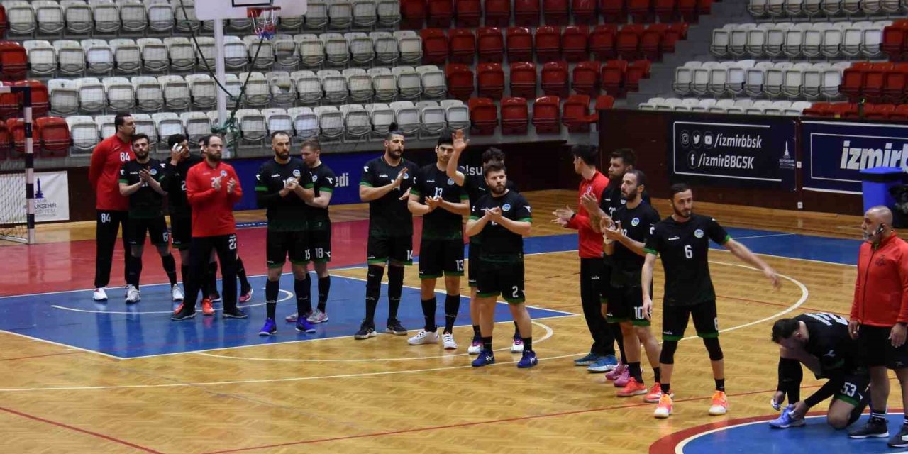 Sakarya’nın hentbol takımı İzmir’den galibiyetle dönüyor