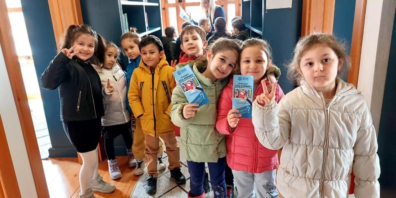 Minik öğrencilerin kütüphane heyecanı