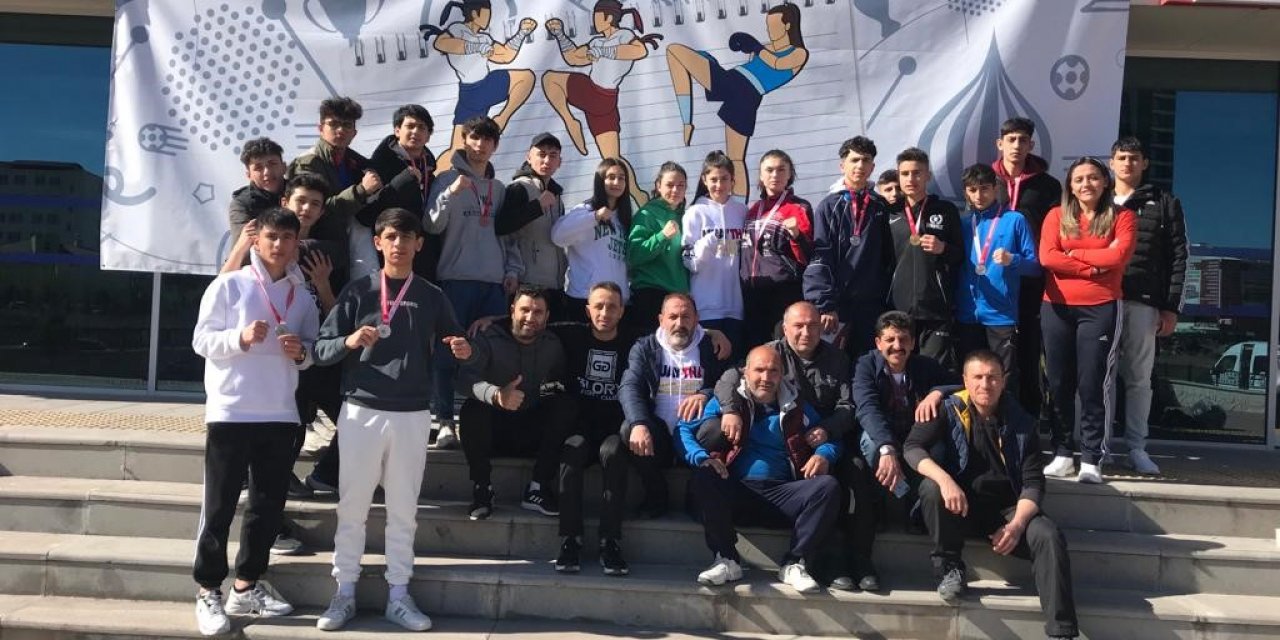 Kayseri Muaythai Lise Takım Türkiye Şampiyonası’ndan 3 birincilik ile döndü