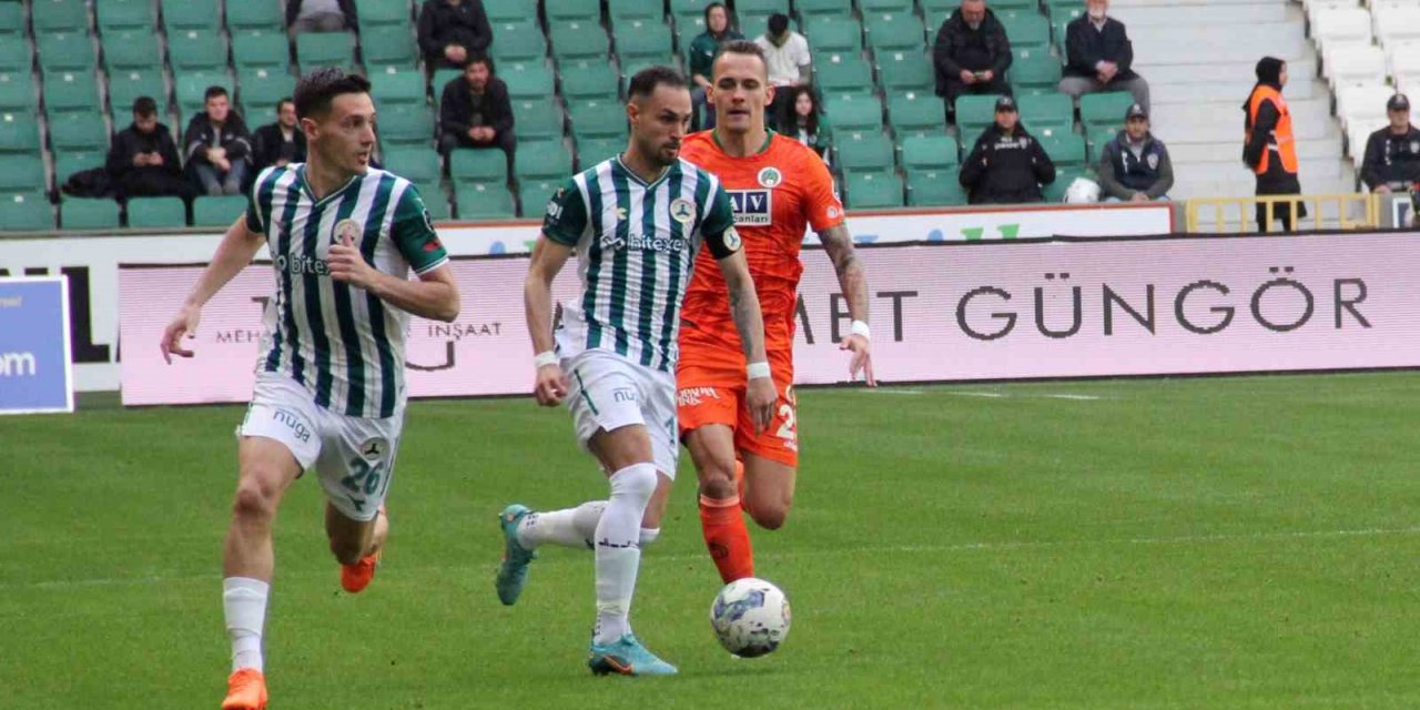 Spor Toto Süper Lig: Giresuspor: 0 - Corendon Alanyaspor: 1 (İlk yarı)