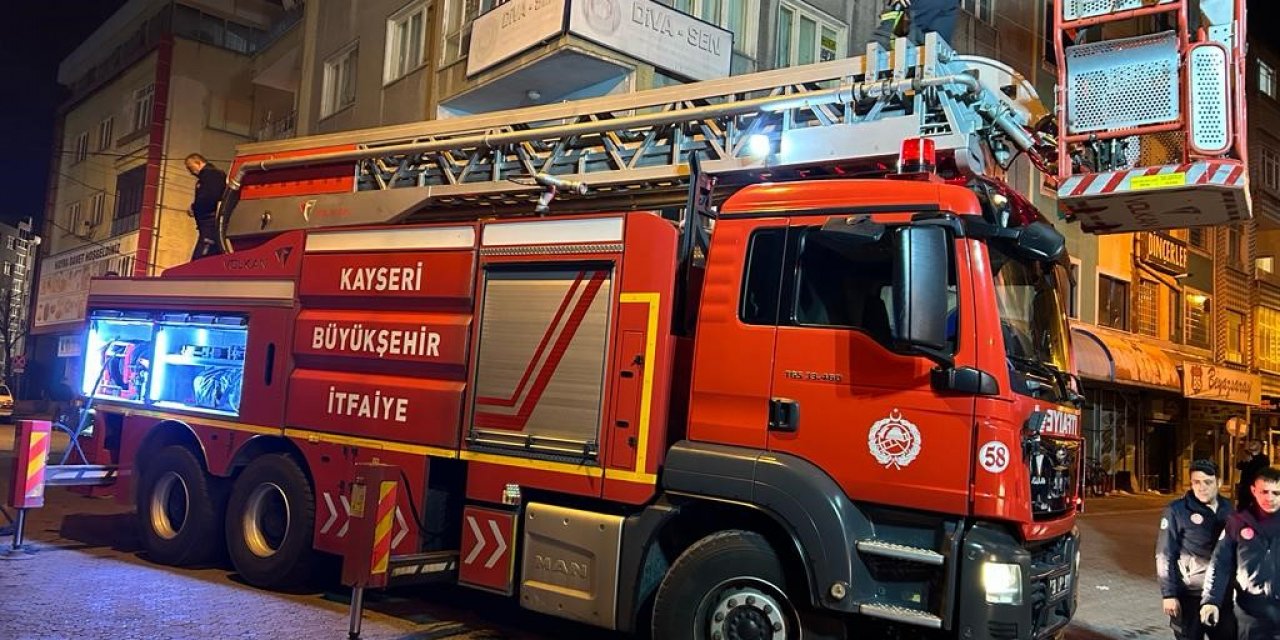 3 katlı binada çıkan yangın söndürüldü