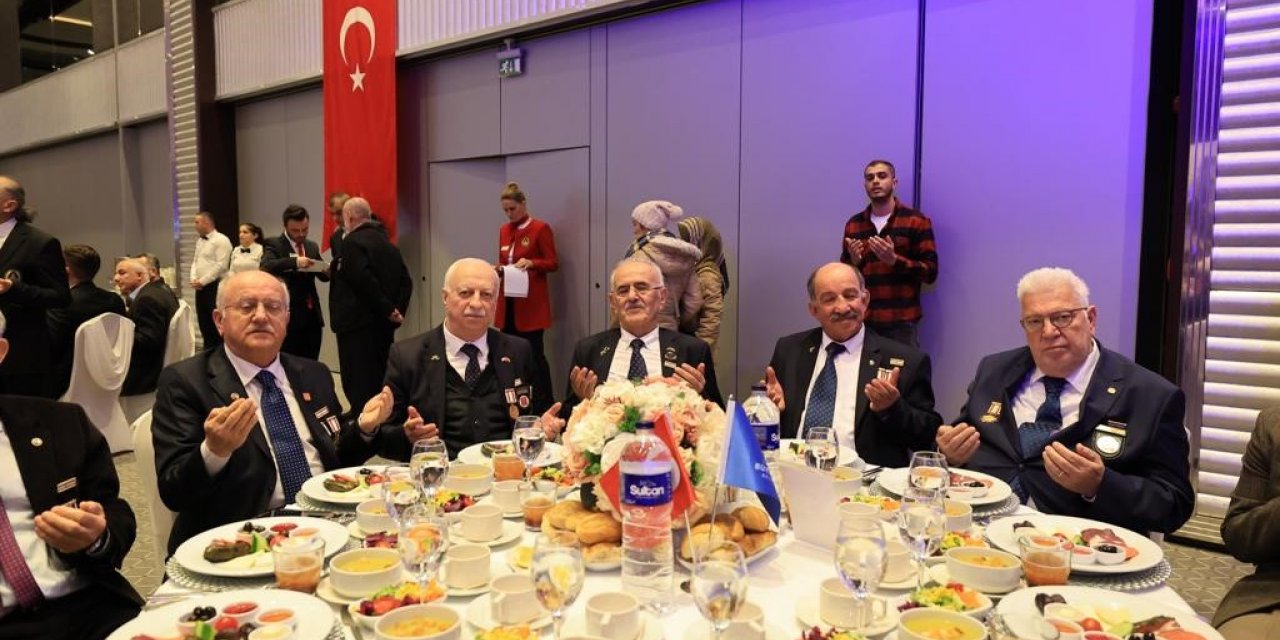 Ekrem İmamoğlu, şehit yakınları ve gazilerle iftarda bir araya geldi