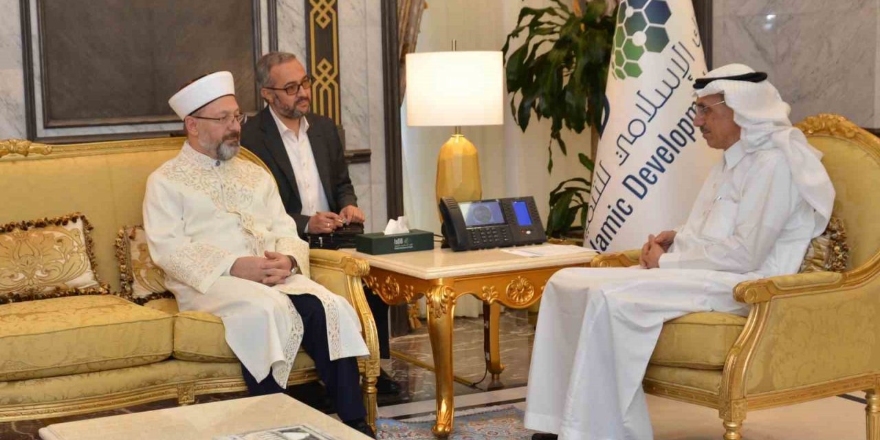 Diyanet İşleri Başkanı Erbaş, Cidde’de İslam Kalkınma Bankası Başkanı Al Jasser ile görüştü