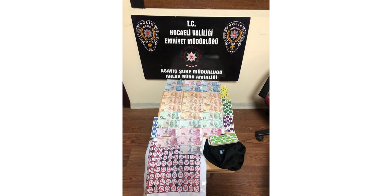 İş yerinde kumar oynatırken yakalandı, toplanan bin 365 TL’ye el konuldu