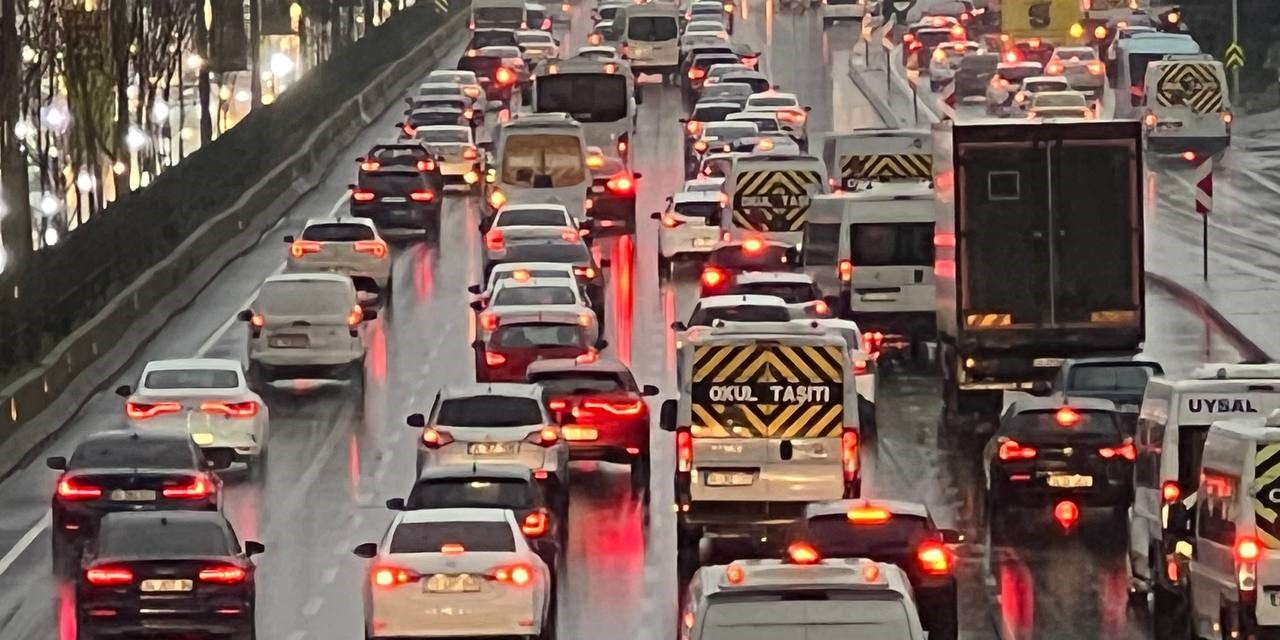 Anadolu Yakası’nda yağmur sonrası trafik yoğunluğu yaşandı