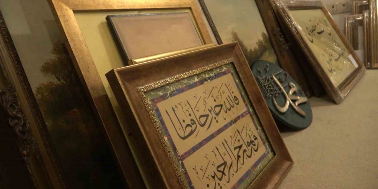 En güzel hat, ebru ve tezhip eserleri depremzedeler için açık arttırmaya çıkarıldı