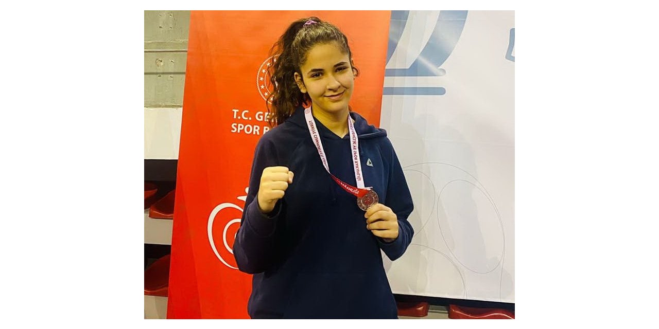 Salihlili Nisrem Uçar, kick boksta Türkiye ikincisi oldu