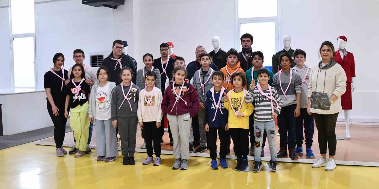 Çocuklar izciliği ve iklimi öğreniyor