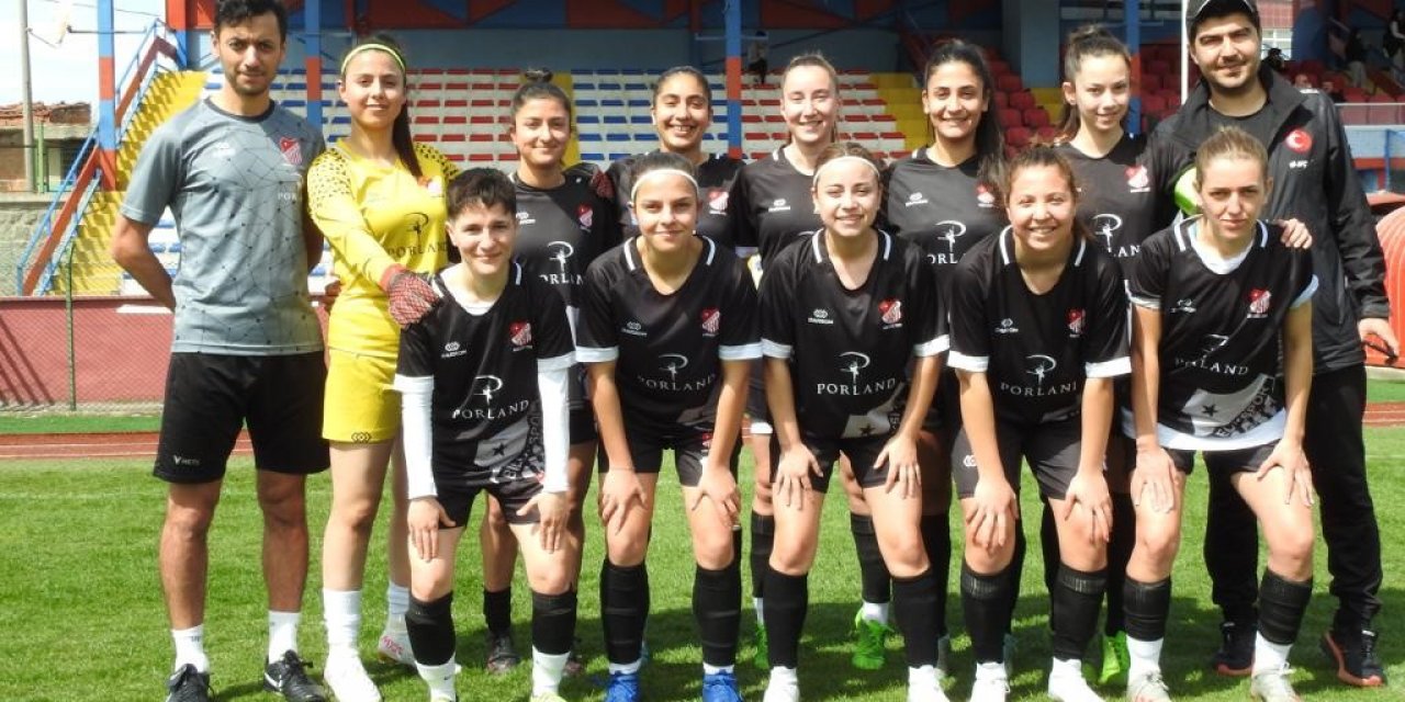 Bilecikspor bayan futbol takımı gol oldu yağdı