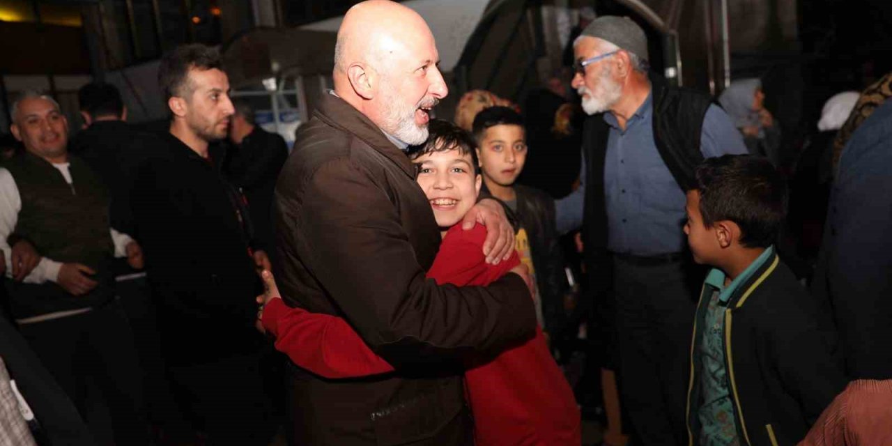 Başkan Çolakbayrakdar, ramazanın bereketini vatandaşlarla paylaşıyor