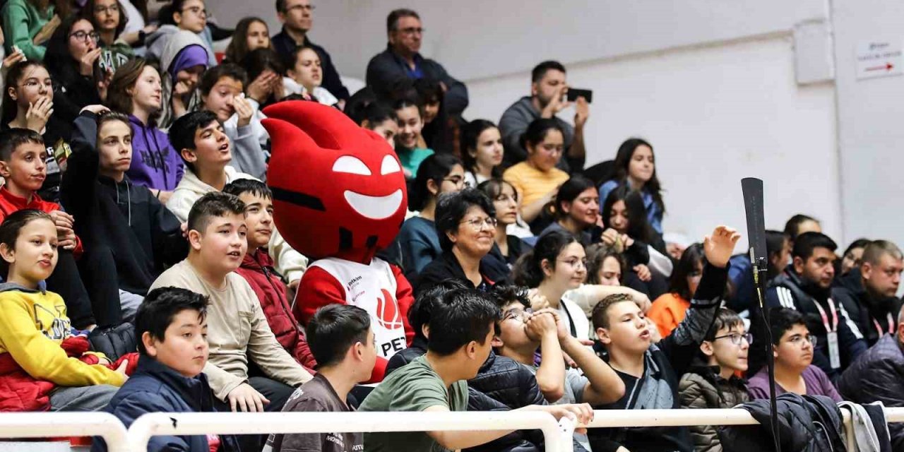 Aliağa Petkimspor, taraftarı önünde kazanmaya devam ediyor