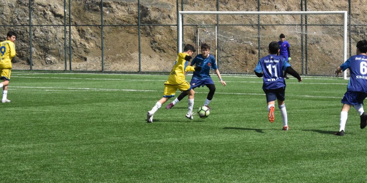 Elazığ’da okul sporları futbol müsabakaları başladı
