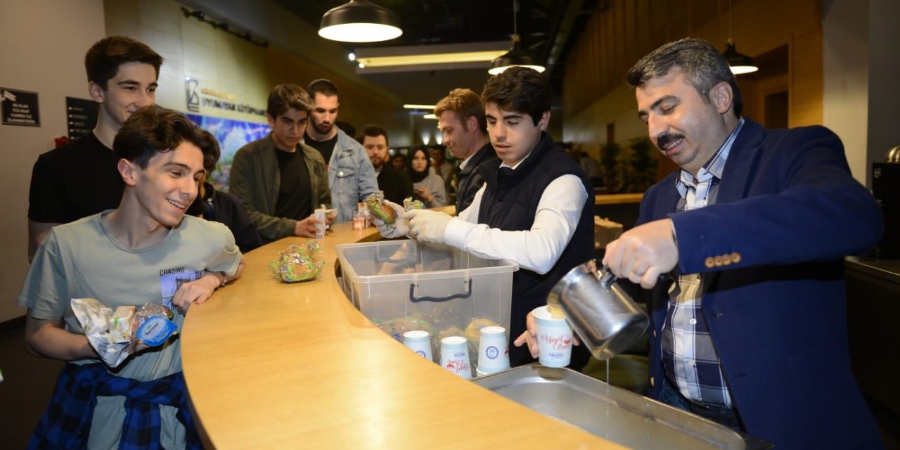 Çalışmak öğrencilerden, iftar ve sahur belediyeden