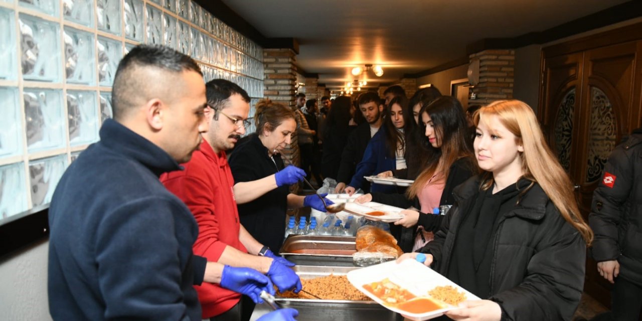 Mamak Belediyesi millet kıraathanelerinin kapılarını iftar için açtı
