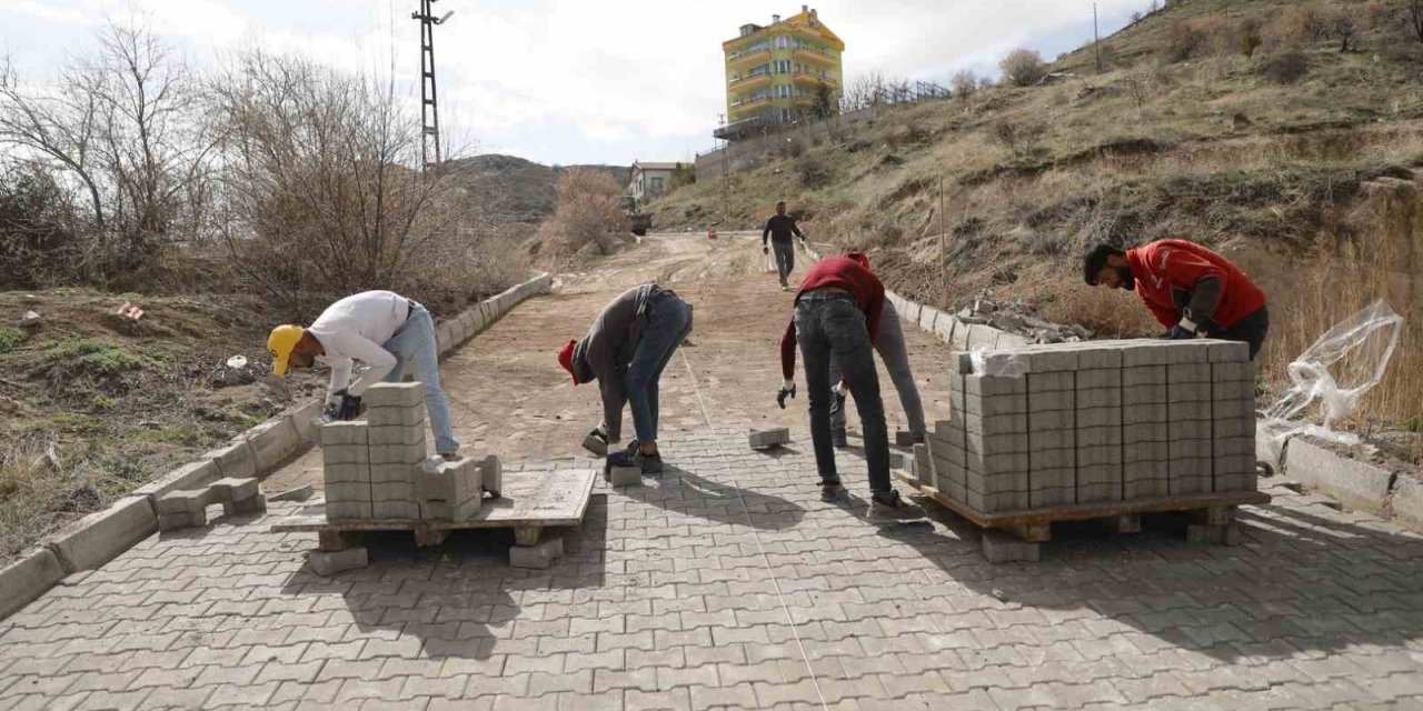 Esentepe mahallesinde yol yenileme çalışmaları başladı