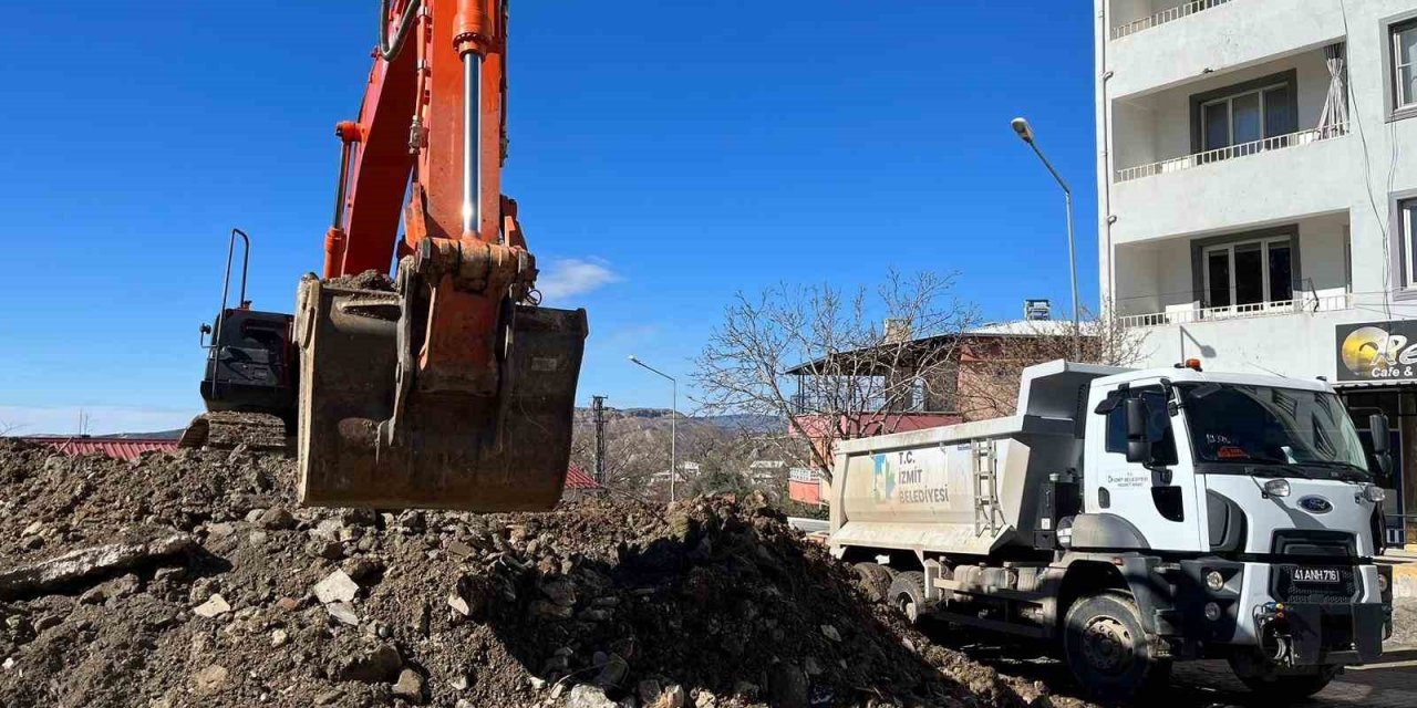 İzmit Belediyesi ekipleri Adıyaman’da