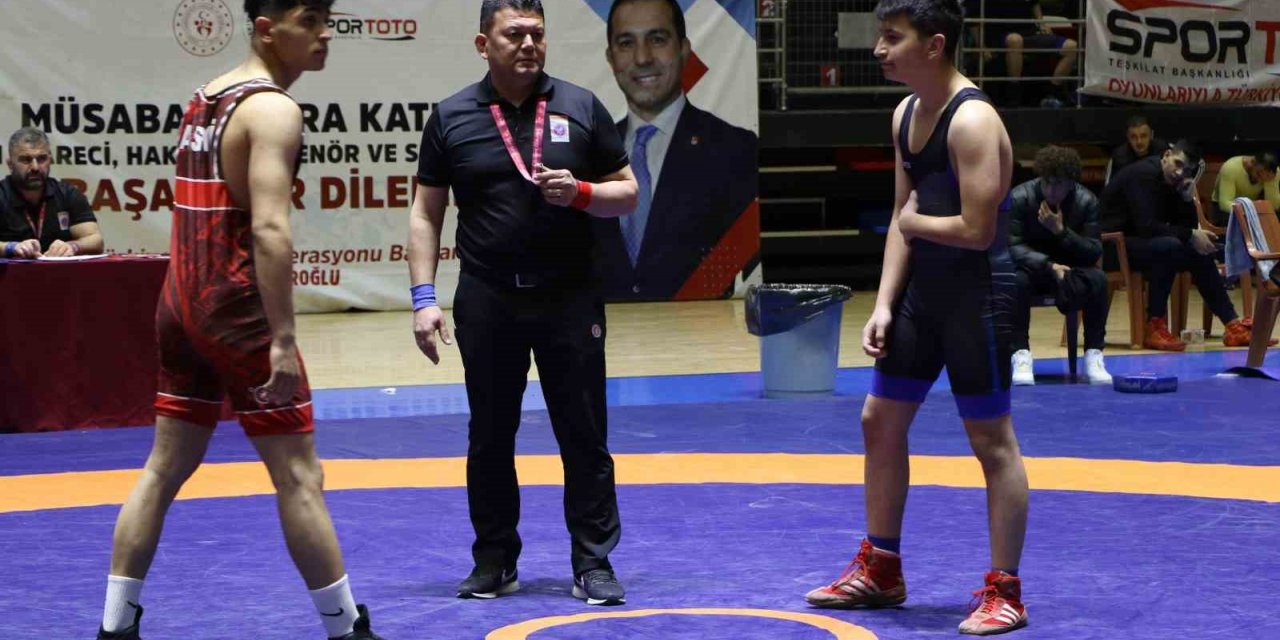 Yaşar Doğu U17 Serbest Güreş Türkiye Şampiyonası Samsun’da başladı
