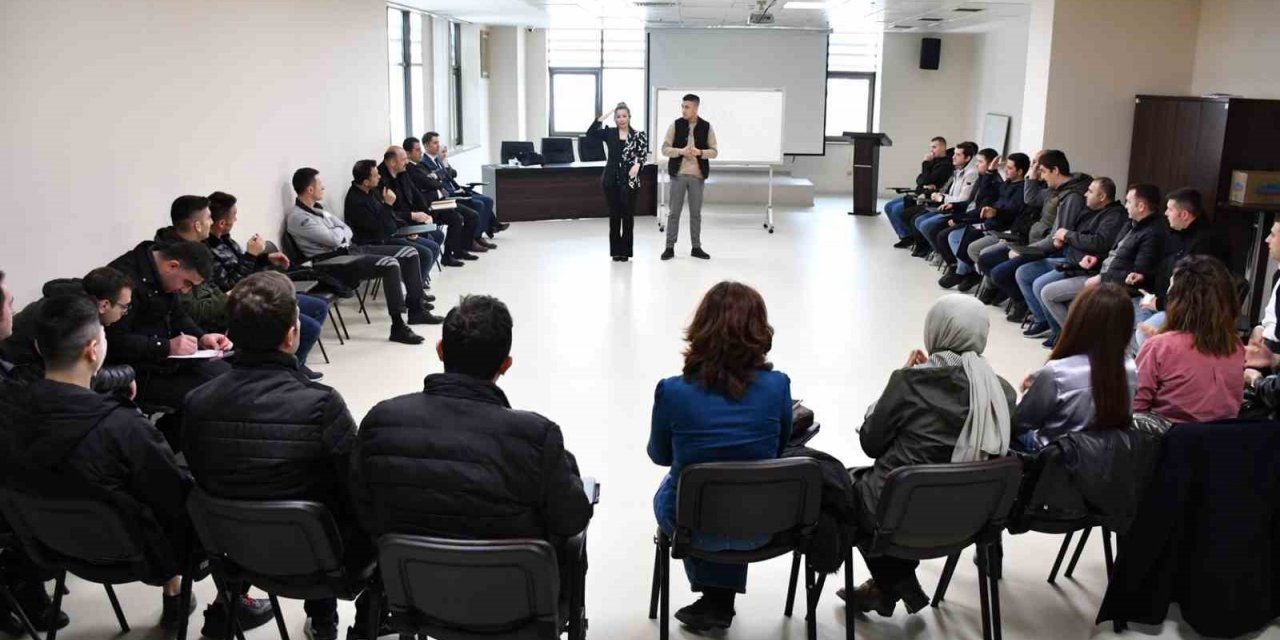 Büyükşehir personelleri işaret dili eğitimi alıyor