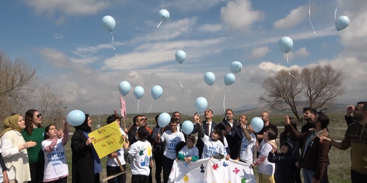 Muş’ta otizmli çocuklar fidan dikti