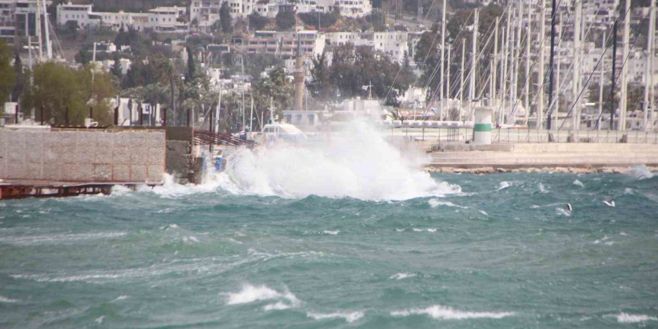 Bodrum’da fırtına balıkçı teknesini batırdı